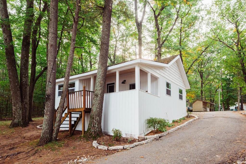 Arbutus Lake 3 Bedroom Cottage Traverse City Eksteriør bilde