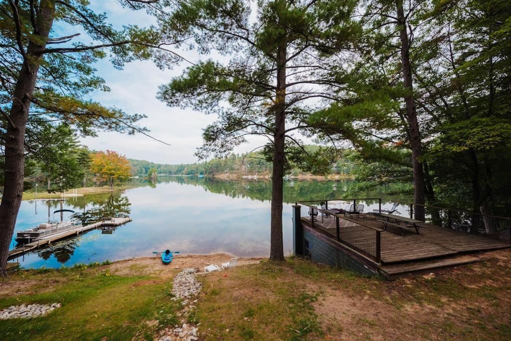 Arbutus Lake 3 Bedroom Cottage Traverse City Eksteriør bilde
