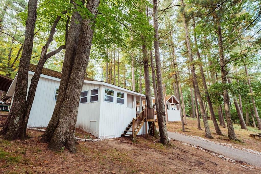 Arbutus Lake 3 Bedroom Cottage Traverse City Eksteriør bilde