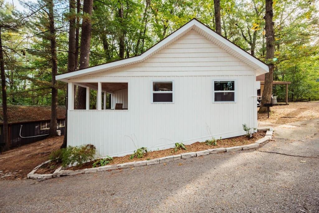 Arbutus Lake 3 Bedroom Cottage Traverse City Eksteriør bilde
