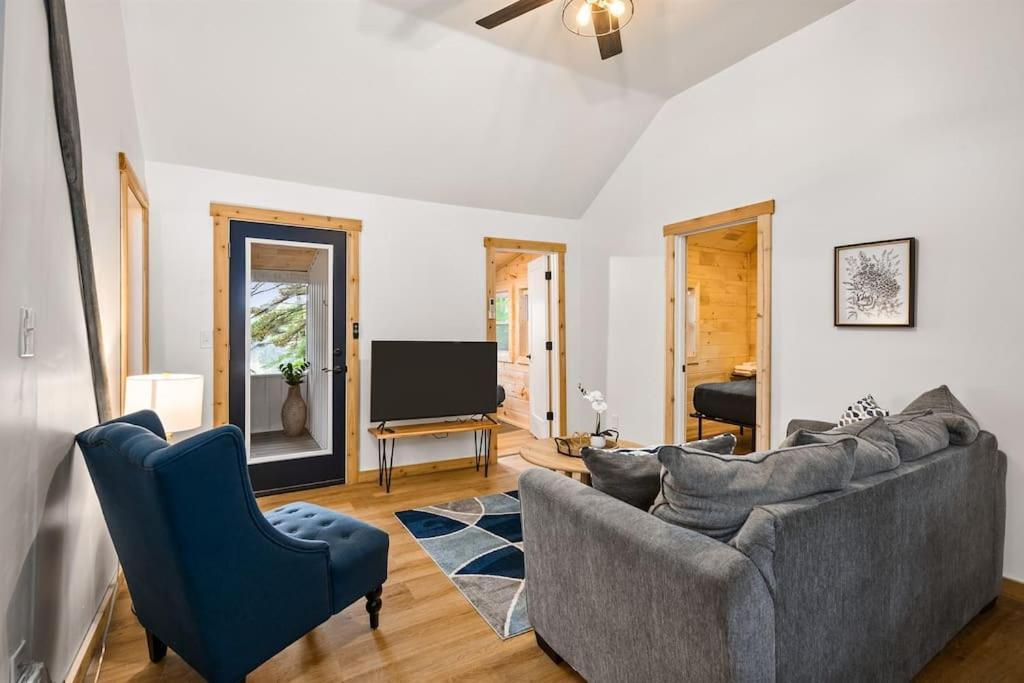 Arbutus Lake 3 Bedroom Cottage Traverse City Eksteriør bilde