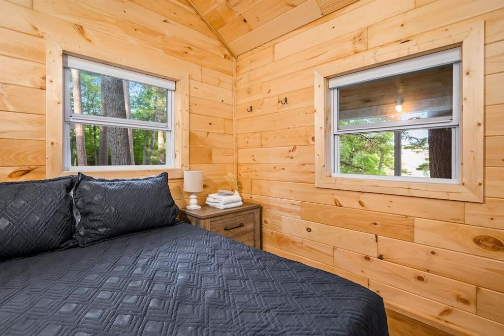 Arbutus Lake 3 Bedroom Cottage Traverse City Eksteriør bilde