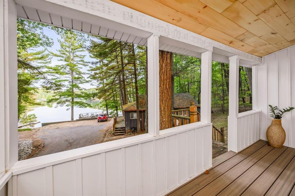 Arbutus Lake 3 Bedroom Cottage Traverse City Eksteriør bilde