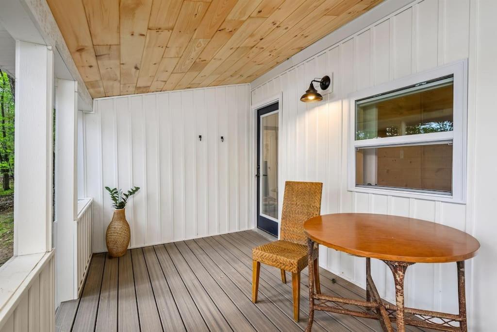 Arbutus Lake 3 Bedroom Cottage Traverse City Eksteriør bilde