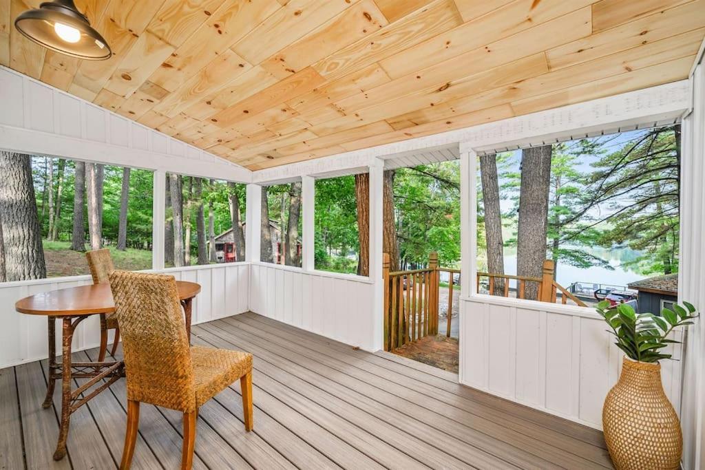 Arbutus Lake 3 Bedroom Cottage Traverse City Eksteriør bilde
